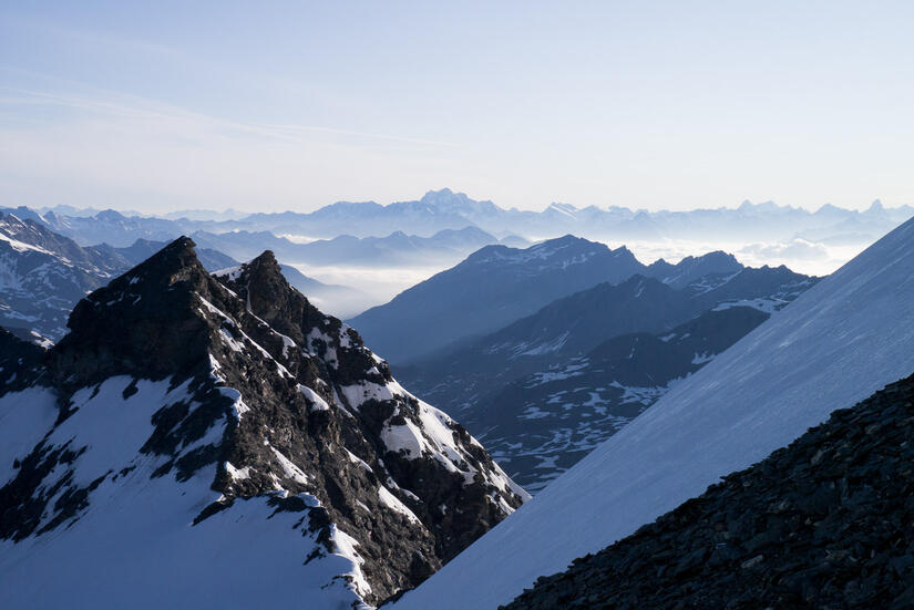 On the steep final slopes a glimpse of the inversion which is to