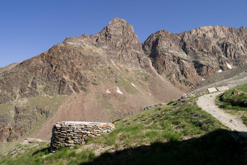 Approaching the Weissmies hut with a view of the Jegihorn