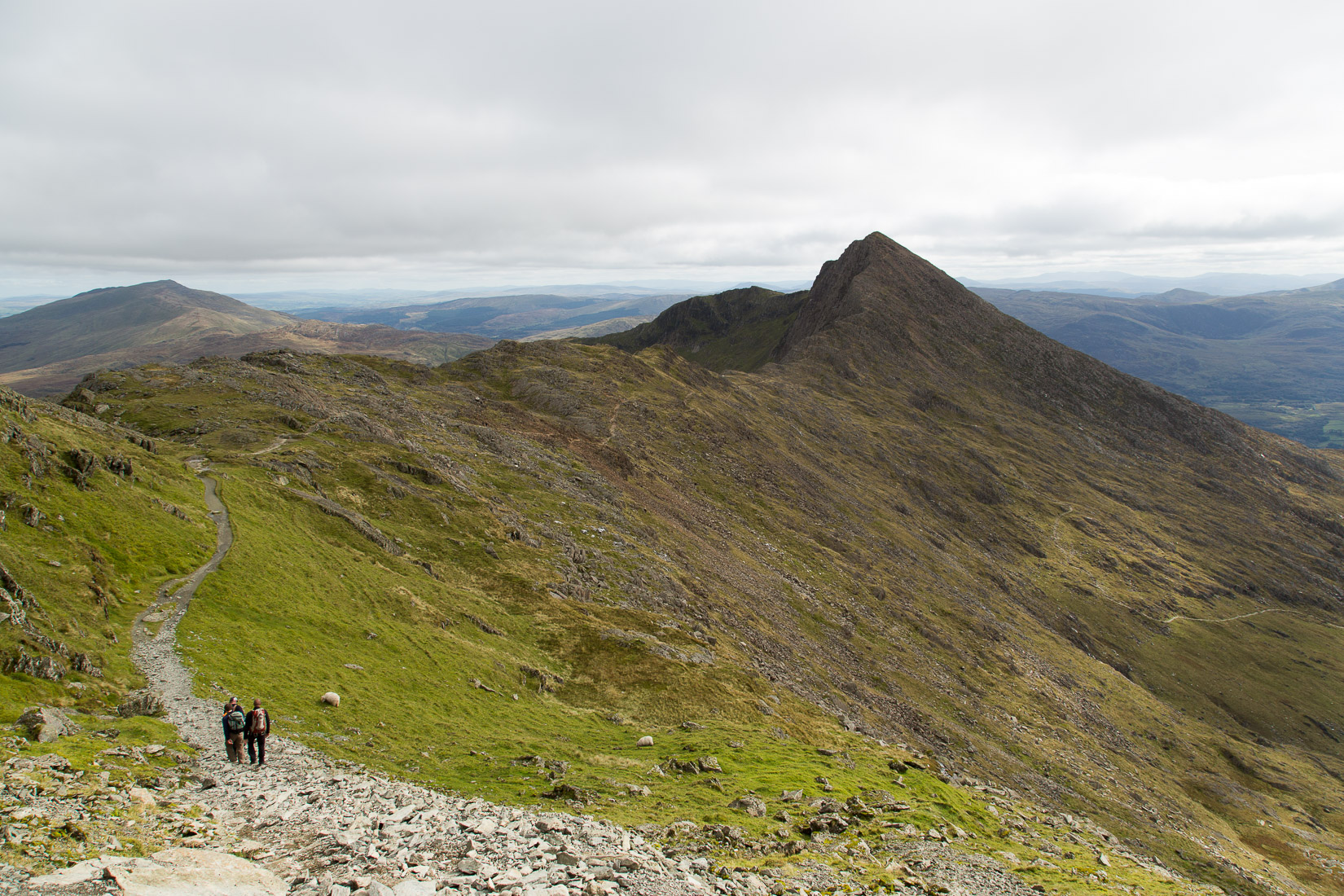 Path along to Y Lliwedd
