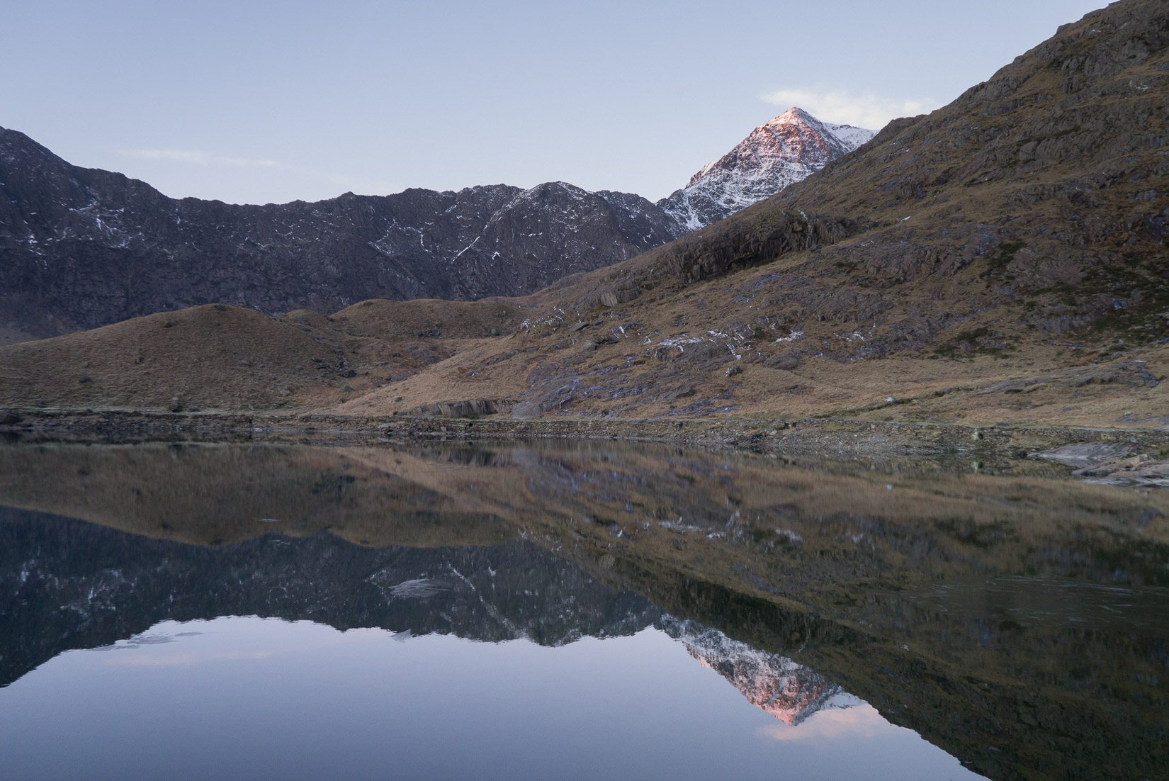 Snowdon from the miners track at sunrise