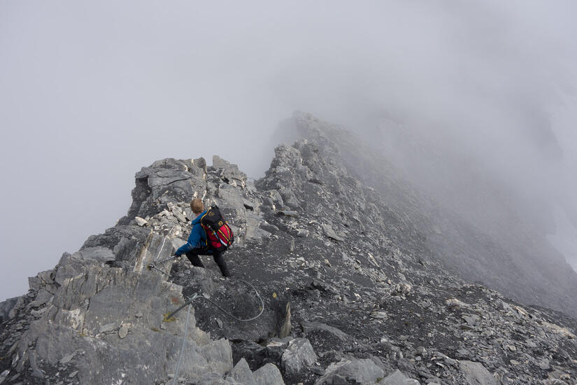 Back into the mist on the descent