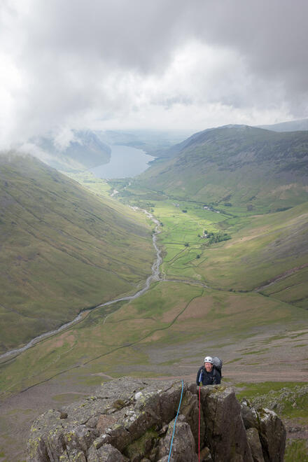 Scrambling at the top of Needle Ridge after climbing Napes Needl