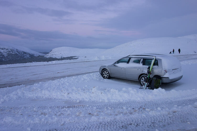 Hmm, someone seems to have left their car in the way of the snow