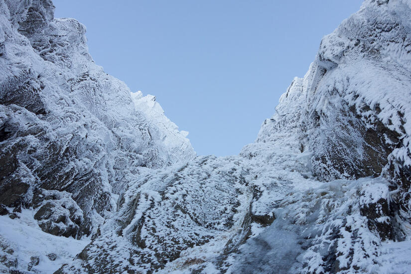 Well rimed rocks on as we approached the top