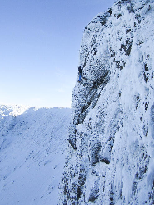 Nick high on the crux pitch of El Mancho