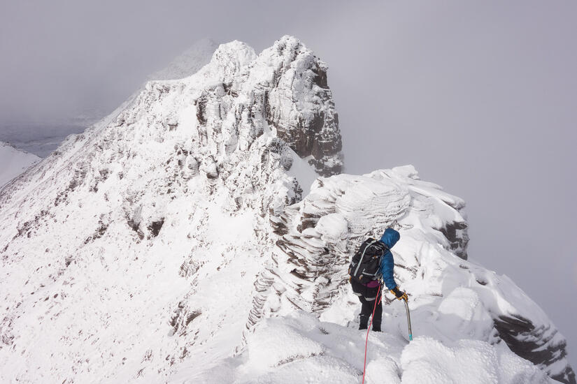 Fantastic scrambling along the pinnacles