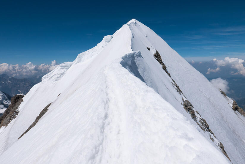 The superbly exposed summit ridge