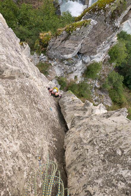 Climbing Arete Sud at Bramois