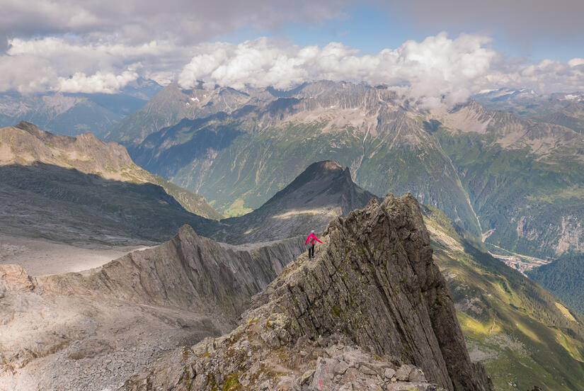 Exposed descent from the Salbit