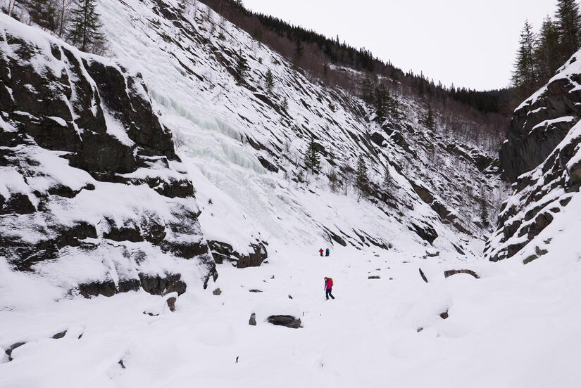 Walking up upper gorge