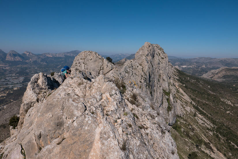 Exposed scrambling on the ridge