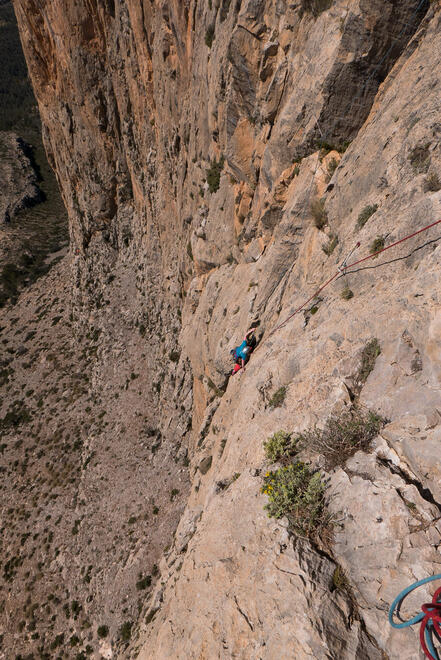 Approaching the exposed traverse on P3