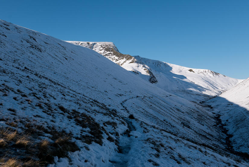 Walking into an alpine Sharp Edge